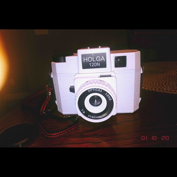 HOLGA 120N MEDIUM FORMAT FILM CAMERA-White - Picture 1 of 3